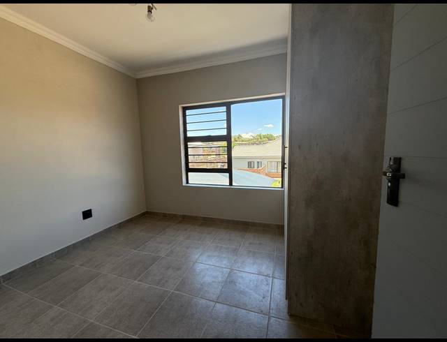 3 BEDROOM TOWNHOUSE FOR SALE IN WATERVAL EAST